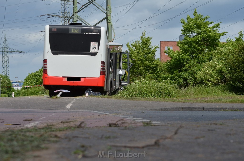 Schwerer Bus Unfall Koeln Porz Gremberghoven Neuenhofstr P347.JPG - Miklos Laubert